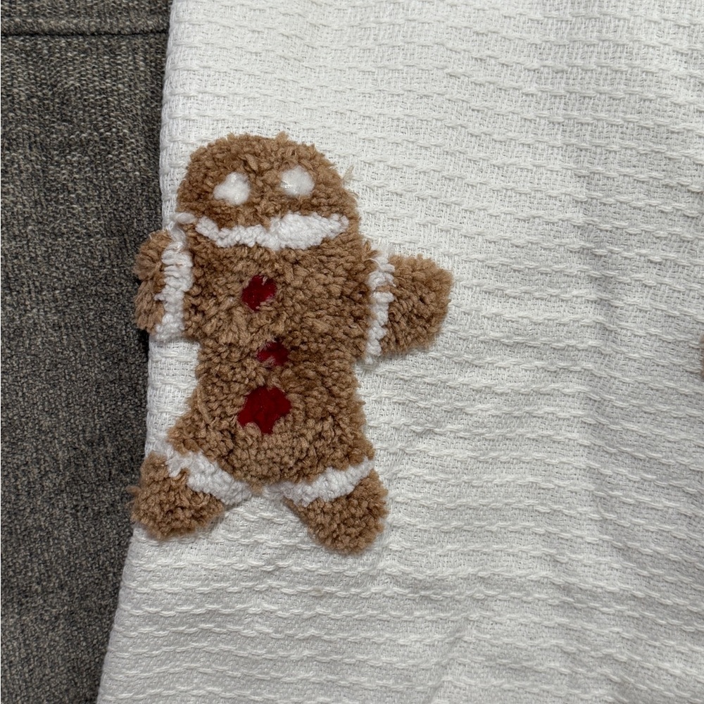 NWT Gingerbread Tufted Throw Blanket - Picture 2 of 4